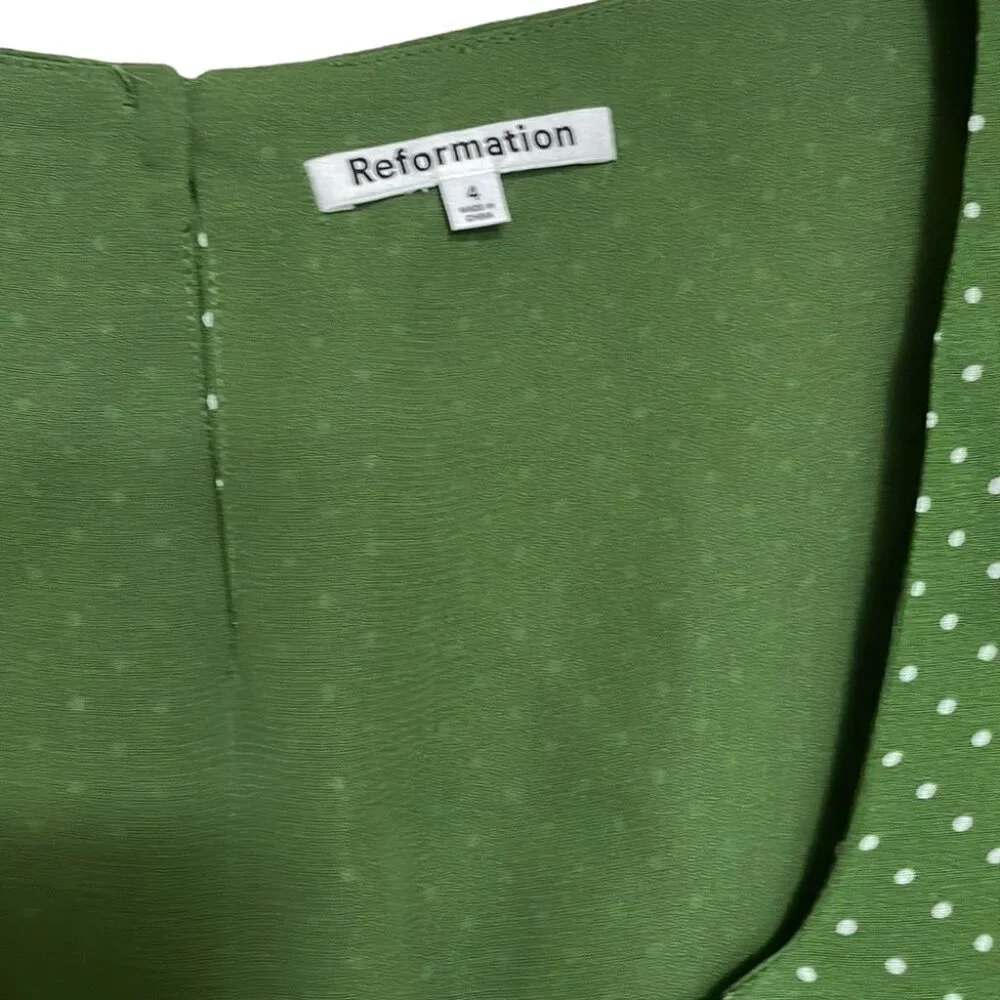 NWT Reformation Hearth top in Green Polka Dot/Peat